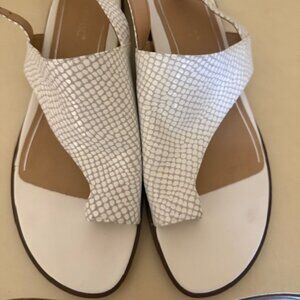 Vionic  Citrine Ella Lizard White